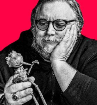 Guillermo del Toro gana globo de oro con Pinocho